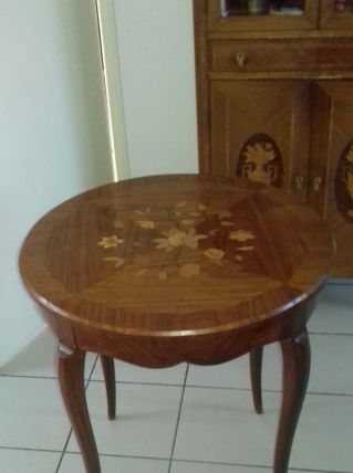  Petite table ronde en marqueterie