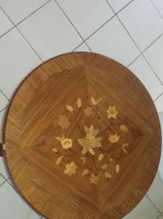  Petite table ronde en marqueterie