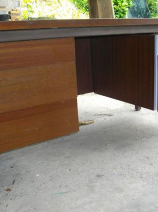 Bureau en bois brun (pro)
