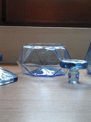 Flacons en verre bleus vintage