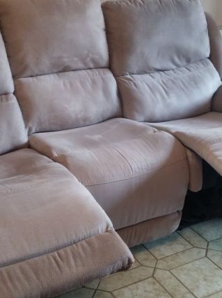 Canapé 3 places dont 2 relax électriques