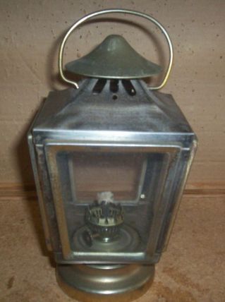 LAMPE A PETROLE 