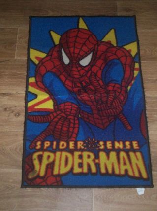 TAPIS 100% POLYAMIDE SPIDER-MAN 80 cm par 50 cm 