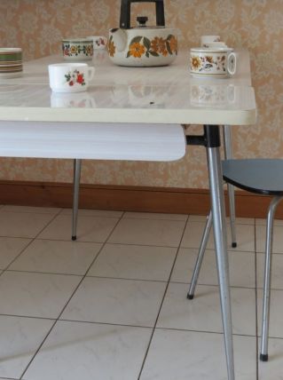 Table de cuisine en formica grise