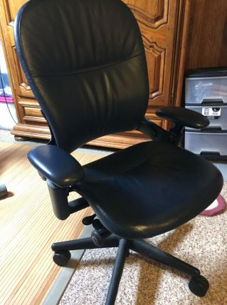 fauteuil de bureau en cuir bleu