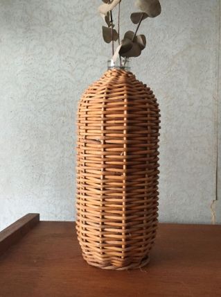 Bouteille/ vase en rotin 