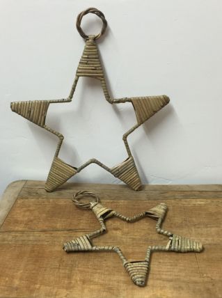 Étoiles en rotin 