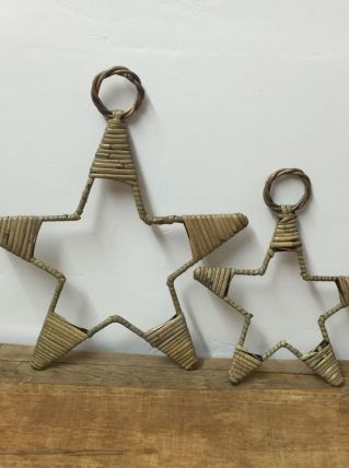 Étoiles en rotin 