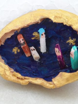 Crèche dans une coquille de noix