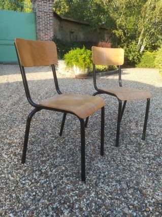 Chaises d’école vintage