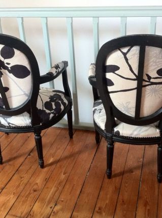 paires de fauteuils médaillon, style Louis XVI