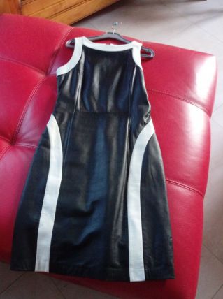 Robe en cuir