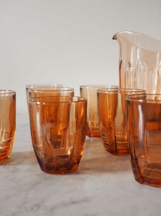 Lot de 8 verres et 1 pichet en verre ambré art déco
