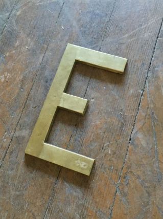 Lettre E en laiton 