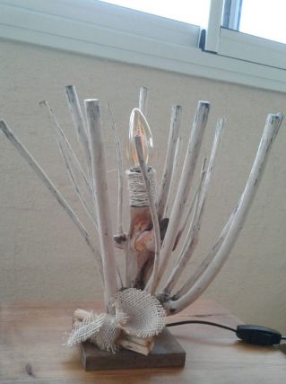 Lampe en bois de laurier