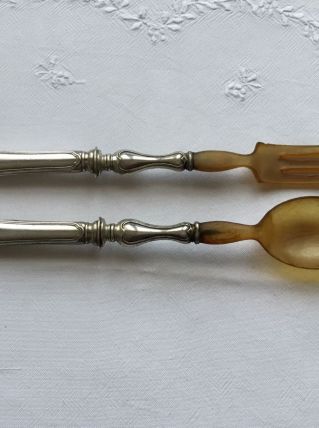 Couverts à salade en métal argenté et corne 