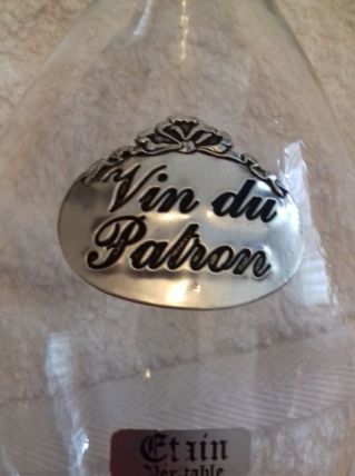 carafe avec inscription étain