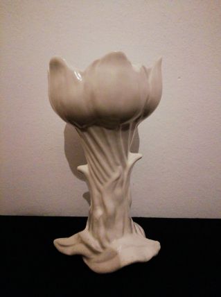 Petit vase blanc fleur