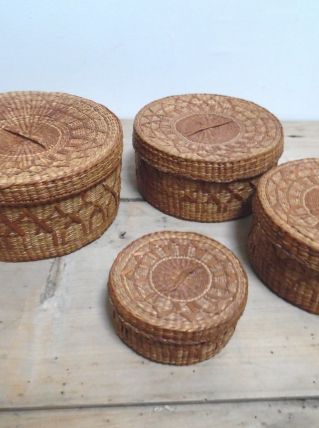 quatre boites gigognes en osier