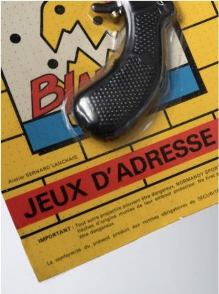 Jouet pistolet vintage sous blister. 