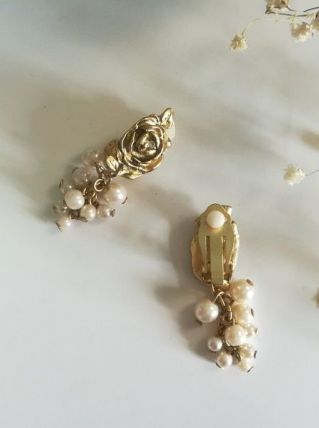 Boucle d'oreille la rose a la perle