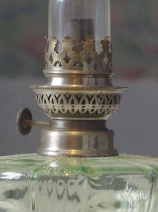 Lampe à pétrole en verre, cuivre et étain