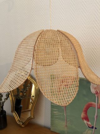 Suspension pétale en rotin et osier rose 