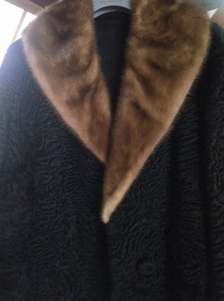 MANTEAU ASTRAKAN