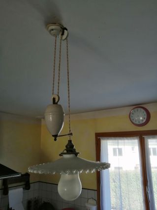 Très joli suspension monte et baisse avec contrepoids et fil