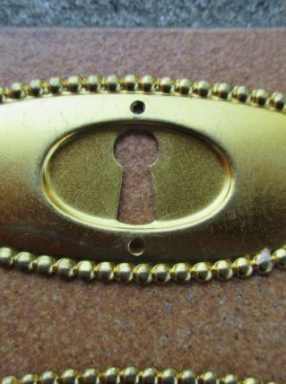 Entree de serrure ancienne ovale dorée pour meuble