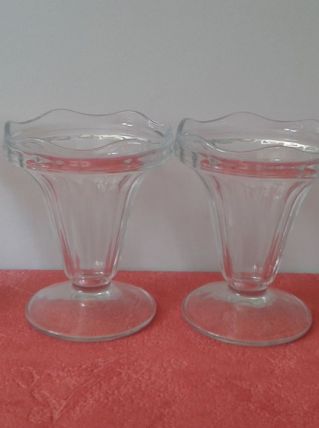 Quatre coupes à fruits anciennes en verre