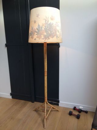 Lampadaire en rotin tripode