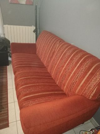 Canapé original rouge et or