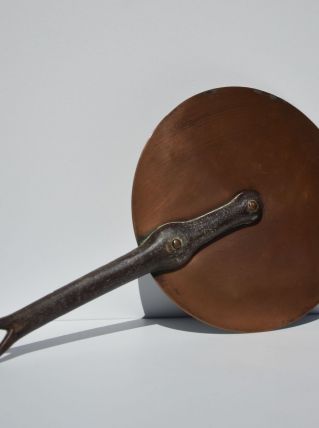 Couvercle en cuivre et fer