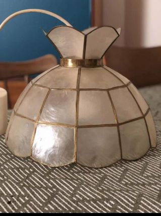 Suspension nacre et laiton