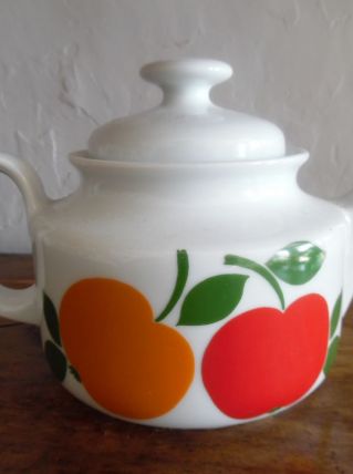 théière en porcelaine vintage