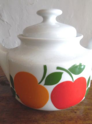 théière en porcelaine vintage