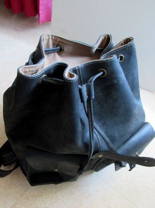 Sac à dos noir en très beau cuir