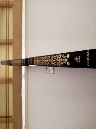 Étagère livres reliures