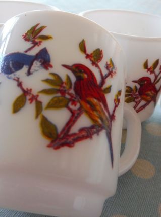 Ensemble de tasses vintage Arcopal décor oiseaux