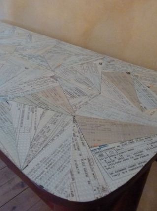 console avec pieds mandrins- plateau marqueté billets train.