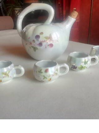 carafon  et 4 verres spiritueux