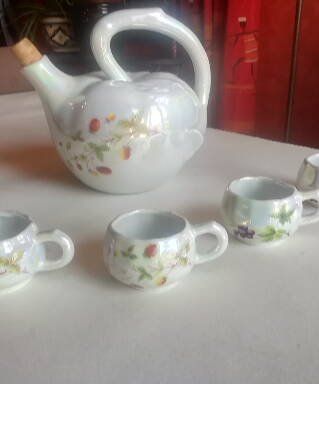 carafon  et 4 verres spiritueux