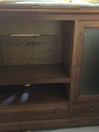 Meuble TV de fabrication artisanale en merisier massif.