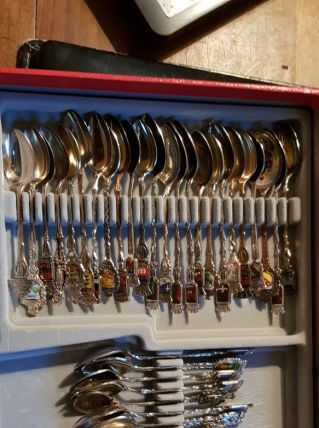 petites cuillères de collection