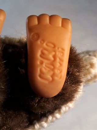 Kiki Ajéna  Vintage 1974 et son pull d'origine