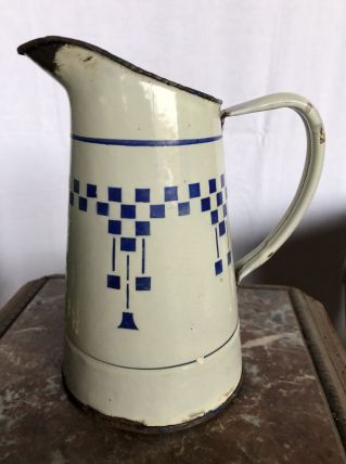 Broc émaillé vintage