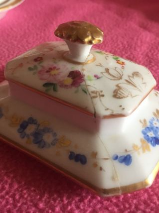 service porcelaine avec son plateau . 