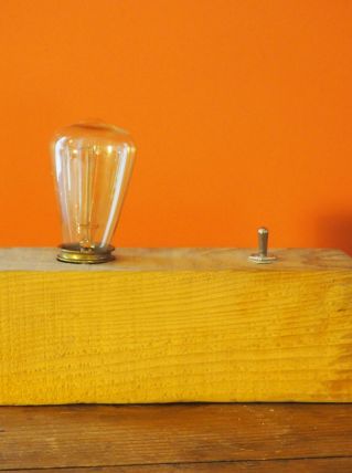 Lampe de table en bois design