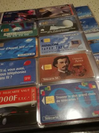 Classeur télécartes presque complet